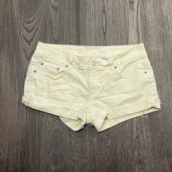 American Eagle Womens Jean Shorts Mid Rise Cuffed Hem Denim Stretch Ivory Size 6 - Picture 1 of 7